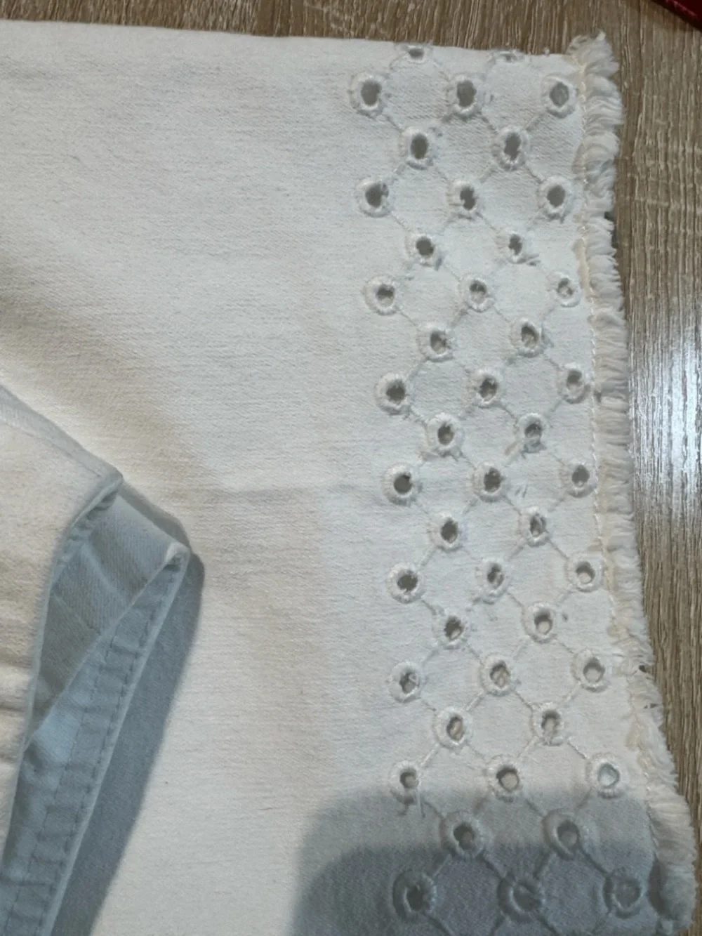 Plus Size 18 Ruby Rd. White Capri Jeans with Embroidered Eyelets Bottom Hem
